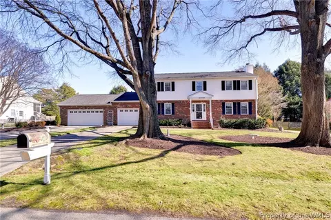 128 Country Club Dr, Williamsburg, VA 23188