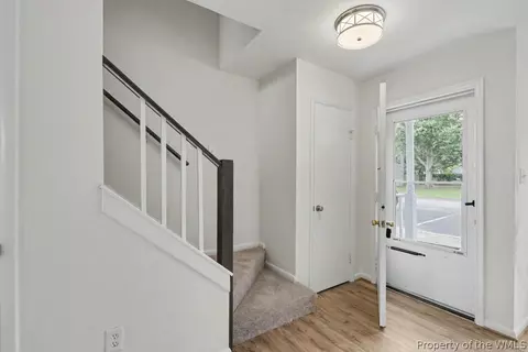 18 Bayview Ct, Hampton, VA 23664 photo 11