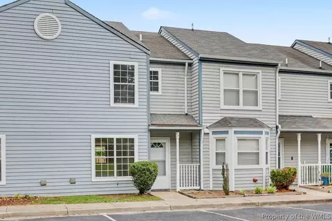 18 Bayview Ct, Hampton, VA 23664