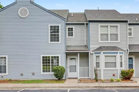 18 Bayview Ct, Hampton, VA 23664 photo 2