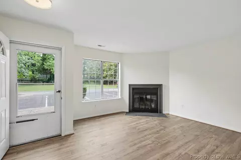 18 Bayview Ct, Hampton, VA 23664 photo 9