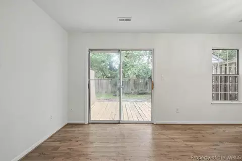 Living - 28 Bayview Ct, Hampton, VA 23664 photo 4 of 4