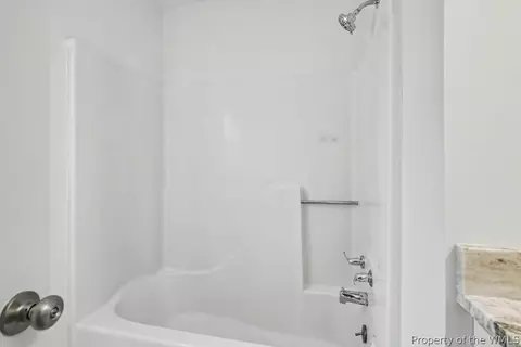 Bath - 28 Bayview Ct, Hampton, VA 23664 photo 3 of 5