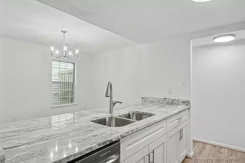 Kitchen - 28 Bayview Ct, Hampton, VA 23664 photo 4 of 6