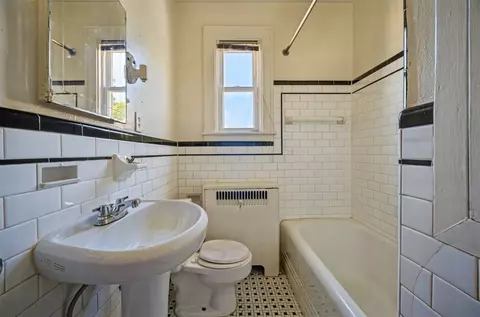 Bath - 226 S Willard Ave, Hampton, VA 23663 photo 2 of 2