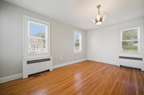Living - 226 S Willard Ave, Hampton, VA 23663 photo 2 of 6