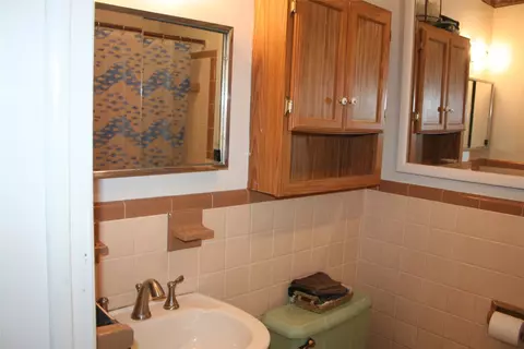 Bath - 120 Berkeley Ln, Williamsburg, VA 23185 photo 2 of 4