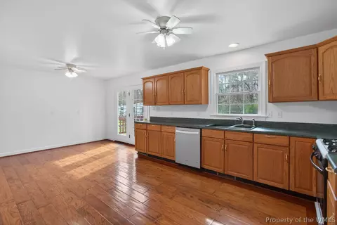 Kitchen - 7641 Beechwood Dr, Lanexa, VA 23089 photo 5 of 5