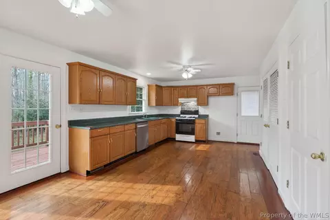Kitchen - 7641 Beechwood Dr, Lanexa, VA 23089 photo 2 of 5