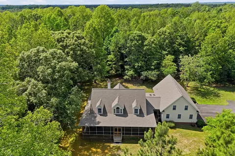 13265 Coulbourn Rd, Saluda, VA 23149