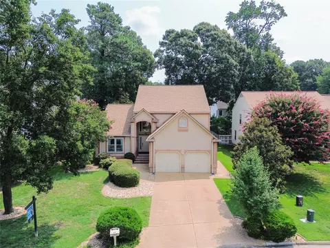 107 Swanson Ct, Yorktown, VA 23693
