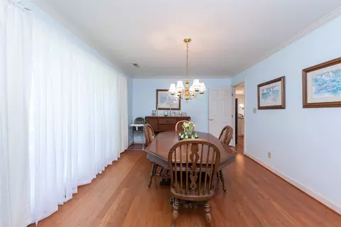 Dining - 100 Royal North Devon, Williamsburg, VA 23188 photo 2 of 5