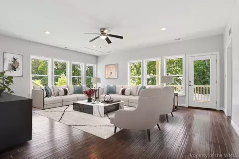Living - 7609 Beechwood Dr, Lanexa, VA 23089 photo 5 of 7