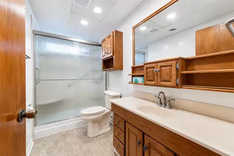Bath - 1930 Demetro Dr, Hampton, VA 23663 photo 3 of 3