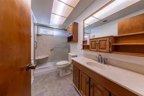 Bath - 1930 Demetro Dr, Hampton, VA 23663 photo 2 of 3