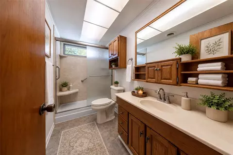 Bath - 1930 Demetro Dr, Hampton, VA 23663 photo 1 of 3