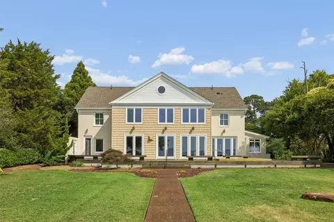 Exterior - 2402 Chesapeake Ave, Hampton, VA 23661 photo 4 of 4