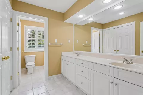 Bath - 2402 Chesapeake Ave, Hampton, VA 23661 photo 4 of 6