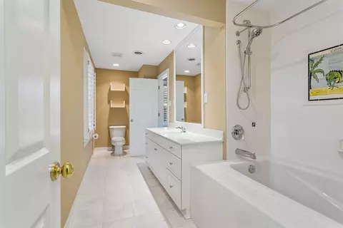 Bath - 2402 Chesapeake Ave, Hampton, VA 23661 photo 6 of 6