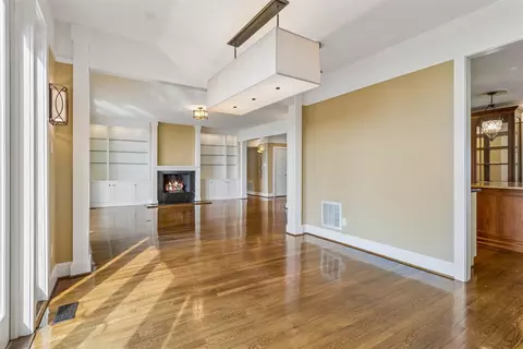 Living - 2402 Chesapeake Ave, Hampton, VA 23661 photo 4 of 10