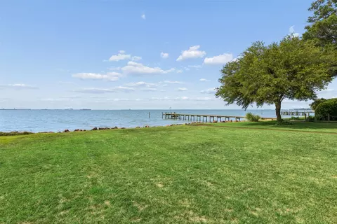 View/Area - 2402 Chesapeake Ave, Hampton, VA 23661 photo 4 of 9
