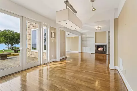 Living - 2402 Chesapeake Ave, Hampton, VA 23661 photo 3 of 10