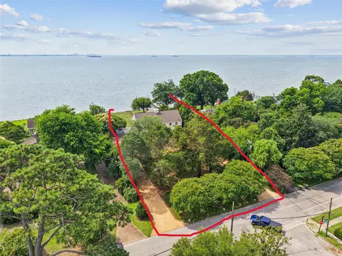 View/Area - 2402 Chesapeake Ave, Hampton, VA 23661 photo 3 of 9