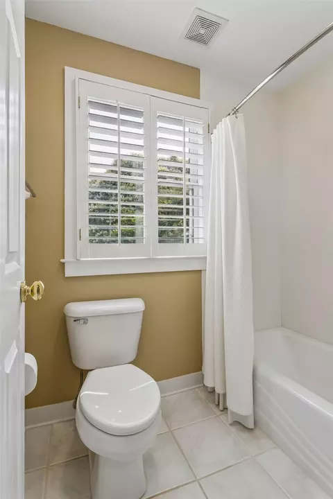 Bath - 2402 Chesapeake Ave, Hampton, VA 23661 photo 5 of 6
