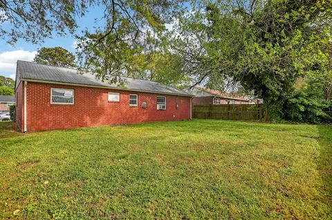 Exterior - 705 New Bern Ave, Hampton, VA 23669 photo 4 of 6