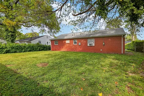 Exterior - 705 New Bern Ave, Hampton, VA 23669 photo 3 of 6