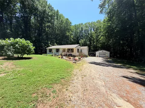 6394 Meadow Dr, Gloucester, VA 23061