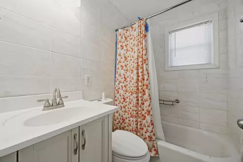 Bath - 207 E Sewell Ave, Hampton, VA 23663 photo 1 of 2