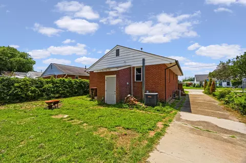 Exterior - 207 E Sewell Ave, Hampton, VA 23663 photo 7 of 7
