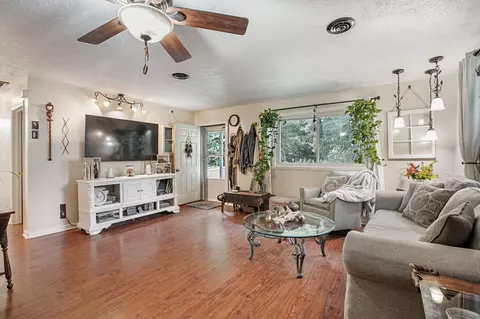 Living - 7234 Amherst Ln, Gloucester, VA 23061 photo 3 of 3