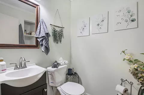 Bath - 7234 Amherst Ln, Gloucester, VA 23061 photo 2 of 4