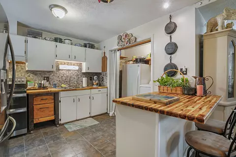 Kitchen - 7234 Amherst Ln, Gloucester, VA 23061 photo 4 of 5