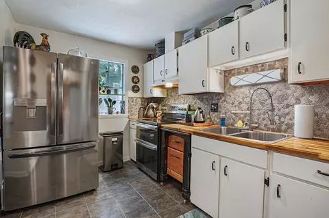 Kitchen - 7234 Amherst Ln, Gloucester, VA 23061 photo 5 of 5