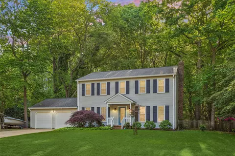 8 Graham Dr, Newport News, VA 23606