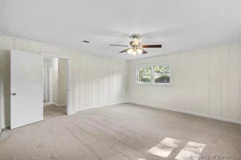 Bedroom - 8 Riverdale Dr, Hampton, VA 23666 photo 5 of 6