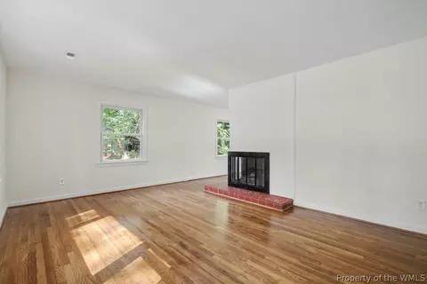 Living - 8 Riverdale Dr, Hampton, VA 23666 photo 3 of 5