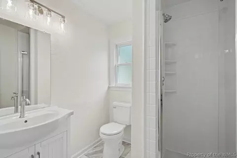 Bath - 8 Riverdale Dr, Hampton, VA 23666 photo 2 of 2