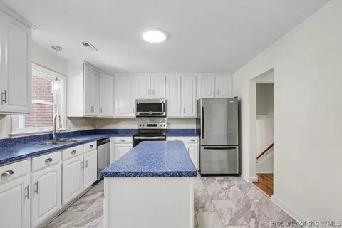 Kitchen - 8 Riverdale Dr, Hampton, VA 23666 photo 1 of 4
