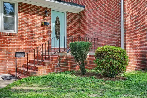 Exterior - 8 Riverdale Dr, Hampton, VA 23666 photo 4 of 6