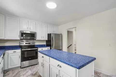 Kitchen - 8 Riverdale Dr, Hampton, VA 23666 photo 3 of 4