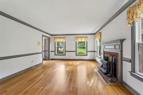 Living - 117 Nice Dr, Williamsburg, VA 23188 photo 3 of 6