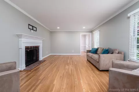 Living - 116 Northpoint Dr, Williamsburg, VA 23185 photo 2 of 8