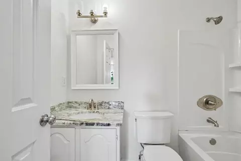 Bath - 668 Hollomon Dr, Hampton, VA 23666 photo 3 of 4