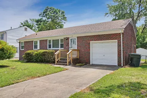 Exterior - 112 Valirey Dr, Hampton, VA 23669 photo 4 of 8