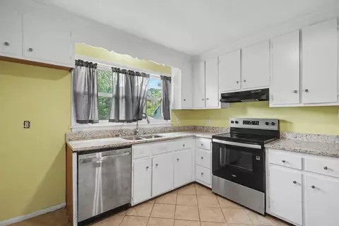 Kitchen - 112 Valirey Dr, Hampton, VA 23669 photo 4 of 4