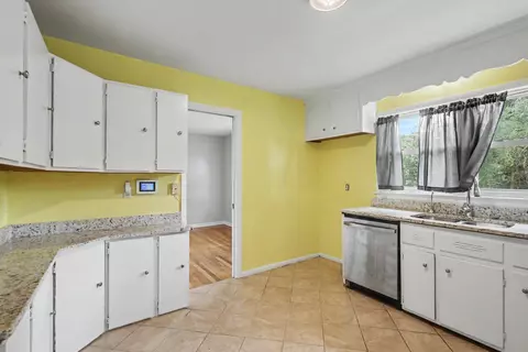 Kitchen - 112 Valirey Dr, Hampton, VA 23669 photo 2 of 4